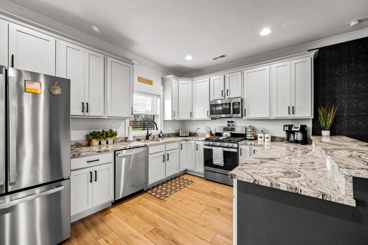 *Dog Friendly*Modern Home-Minutes To Dollywood, Gatlinburg, Smoky Mountains & Pigeon Forge! Bagian luar foto