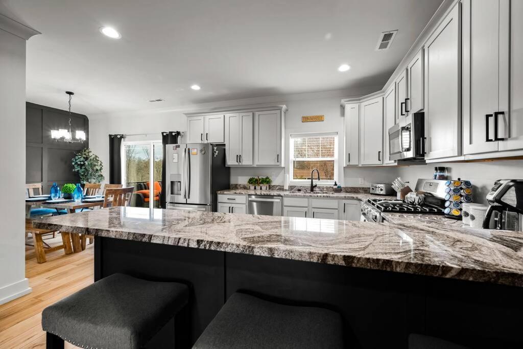 *Dog Friendly*Modern Home-Minutes To Dollywood, Gatlinburg, Smoky Mountains & Pigeon Forge! Bagian luar foto
