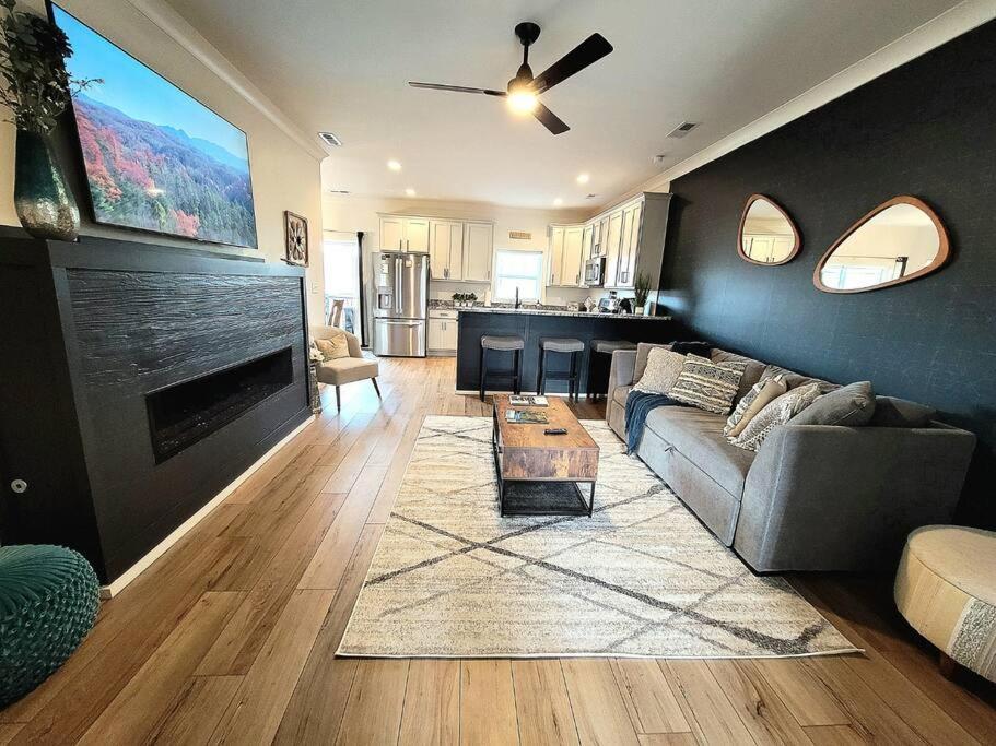 *Dog Friendly*Modern Home-Minutes To Dollywood, Gatlinburg, Smoky Mountains & Pigeon Forge! Bagian luar foto