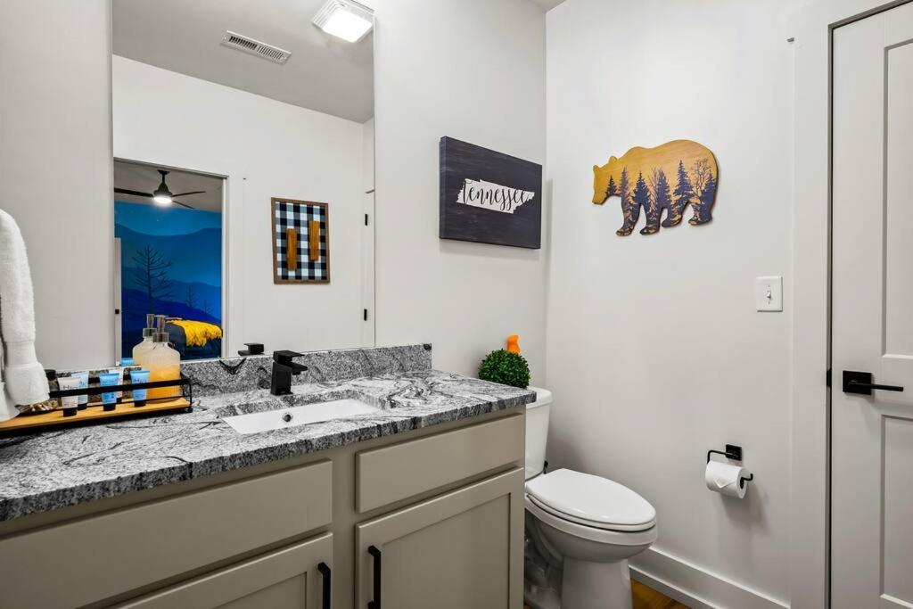 *Dog Friendly*Modern Home-Minutes To Dollywood, Gatlinburg, Smoky Mountains & Pigeon Forge! Bagian luar foto