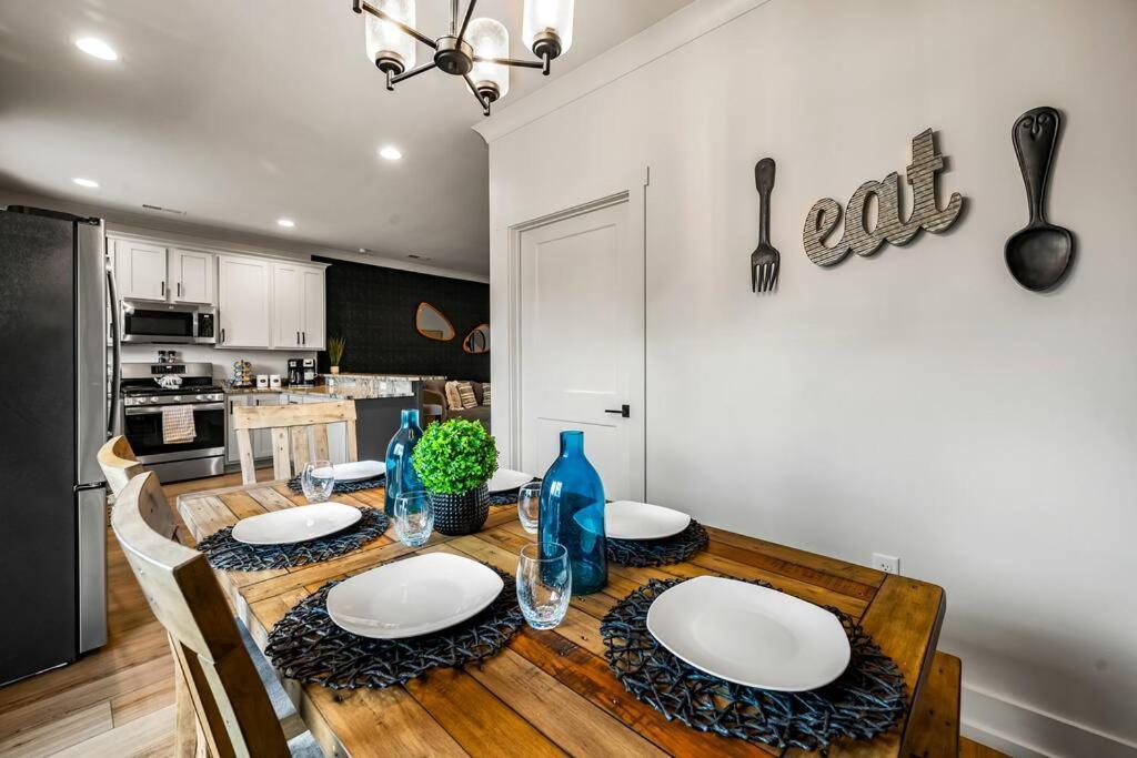 *Dog Friendly*Modern Home-Minutes To Dollywood, Gatlinburg, Smoky Mountains & Pigeon Forge! Bagian luar foto