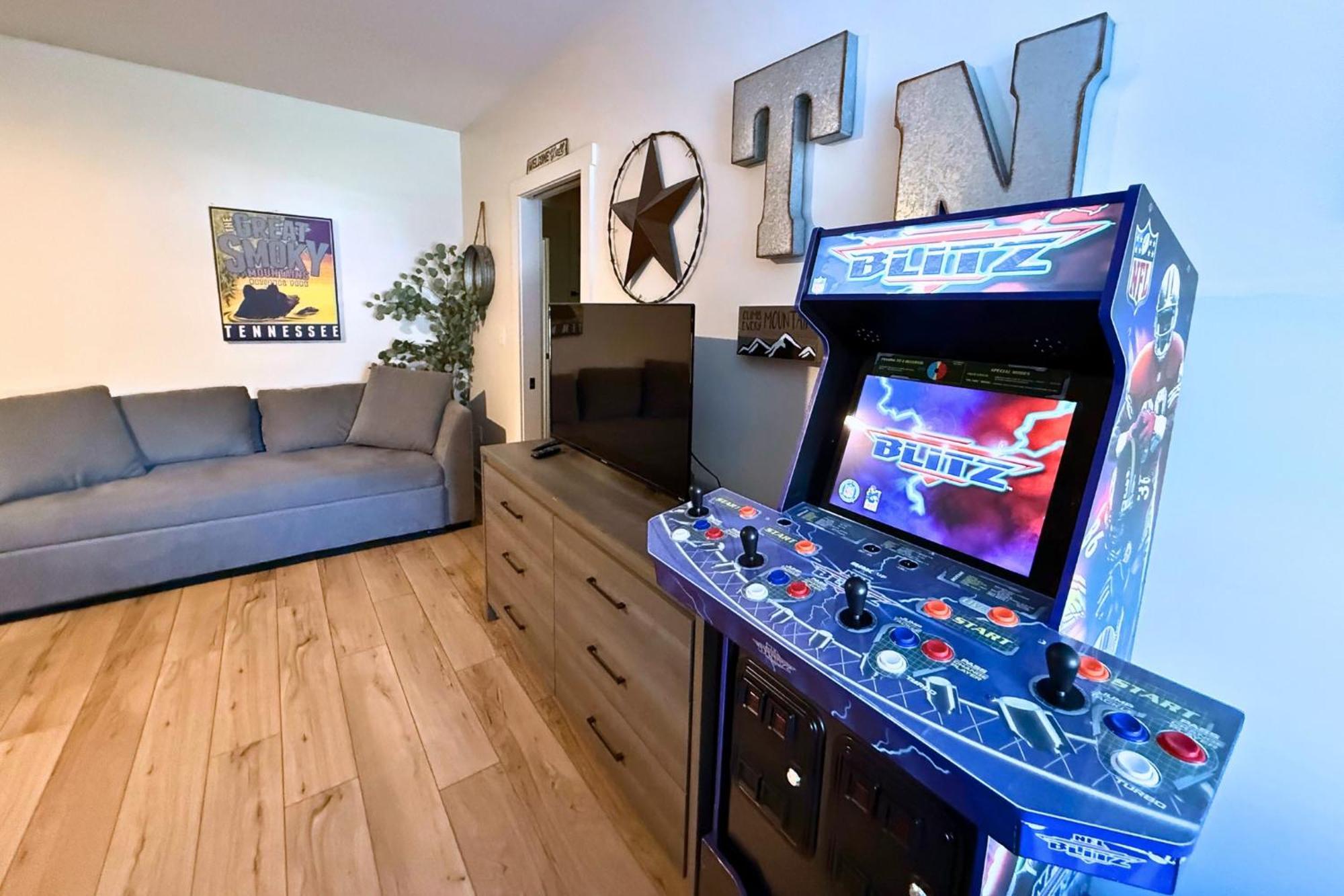 *Dog Friendly*Modern Home-Minutes To Dollywood, Gatlinburg, Smoky Mountains & Pigeon Forge! Bagian luar foto